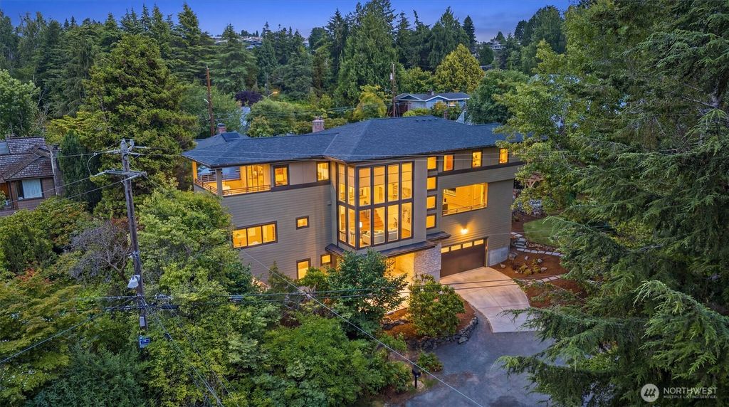 9528 28th Avenue NW, Seattle, WA 98117