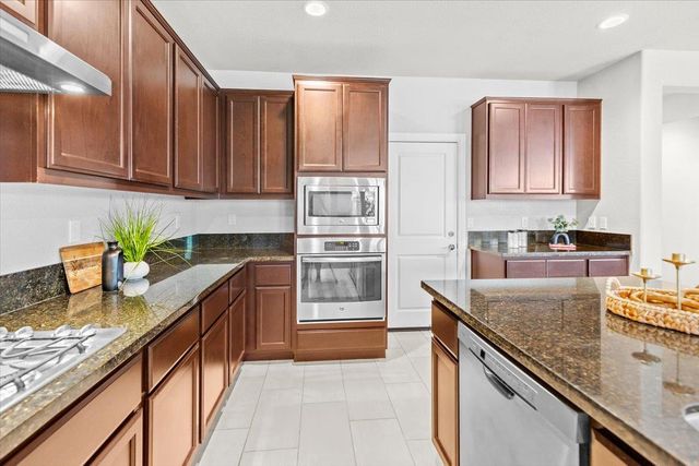 230 Steven Bridges Ln, Tracy, CA 95377