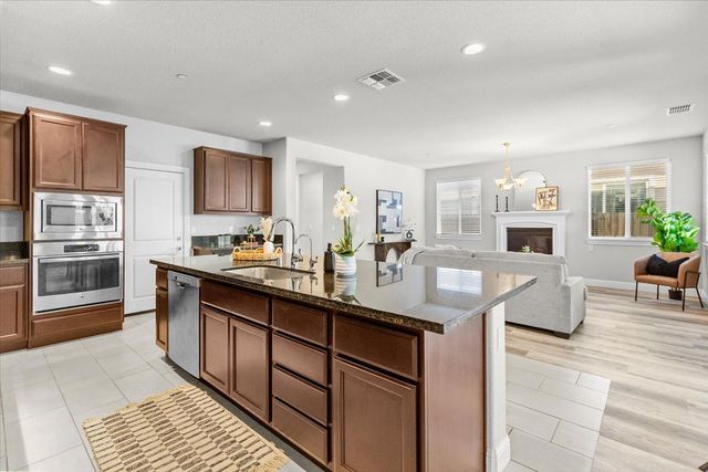 230 Steven Bridges Ln, Tracy, CA 95377