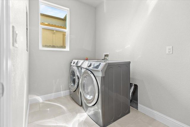 230 Steven Bridges Ln, Tracy, CA 95377