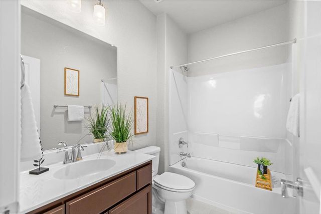 230 Steven Bridges Ln, Tracy, CA 95377