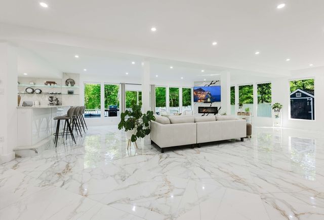 317 Broadway, Hanover, MA 02339