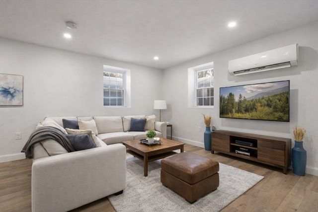 17 Ireland Rd, Newton, MA 02459