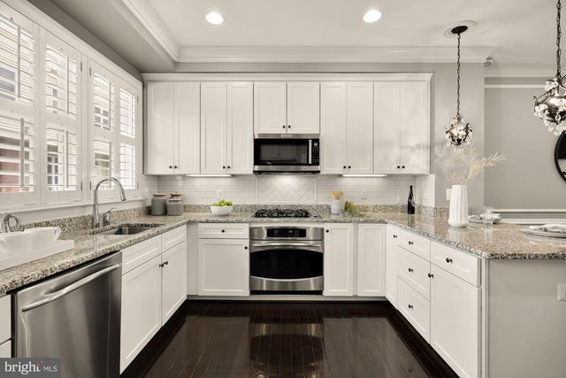 914 4TH ST SE, Washington, DC 20003