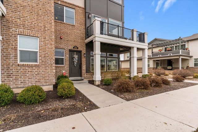 1196 W CLARK LN, Farmington, UT 84025