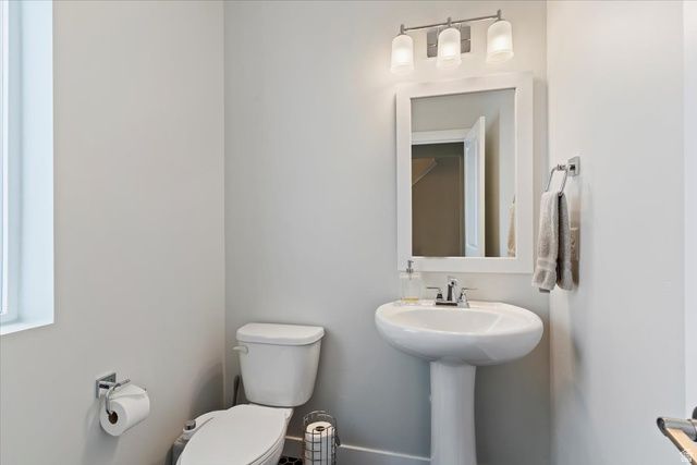 1196 W CLARK LN, Farmington, UT 84025