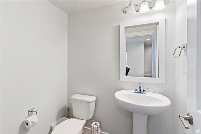 1196 W CLARK LN, Farmington, UT 84025