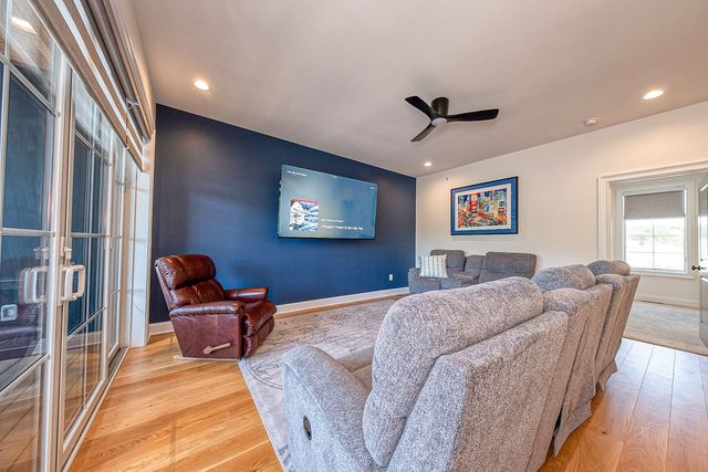 52 1st STREET, Oakmont, PA 15139