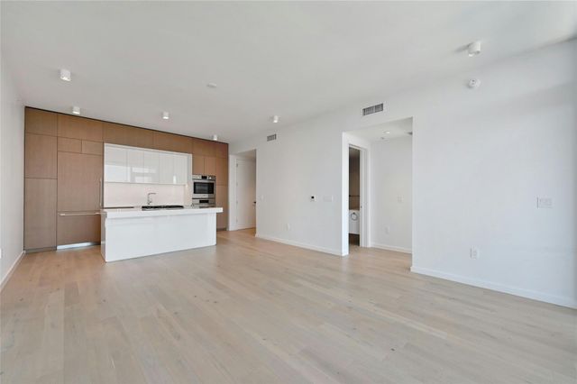 313 W 17th ST 2101, Austin, TX 78701
