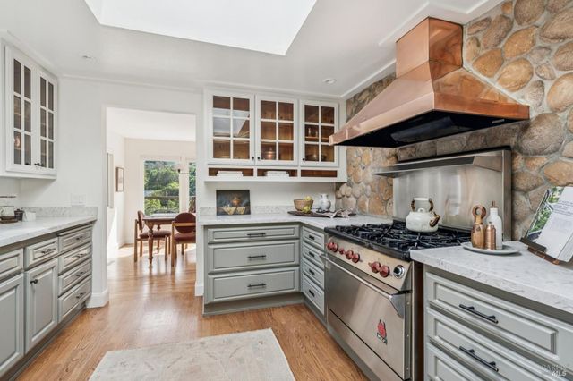 320 Montford Ave, Mill Valley, CA 94941