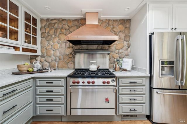 320 Montford Ave, Mill Valley, CA 94941