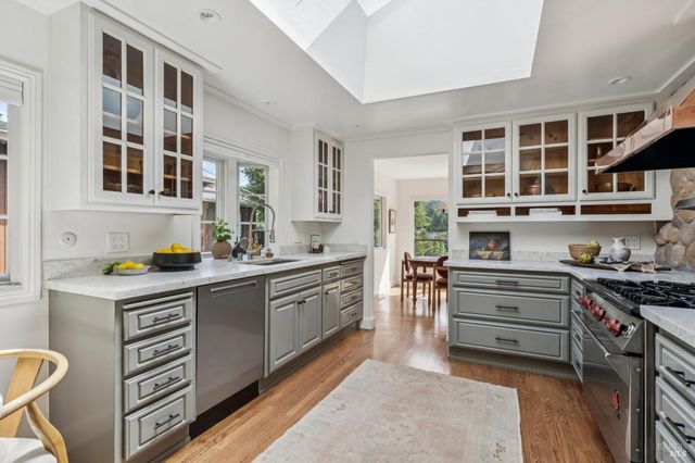 320 Montford Ave, Mill Valley, CA 94941