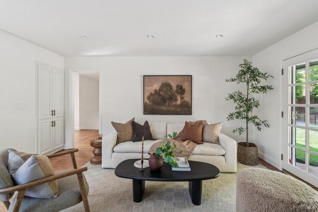 320 Montford Ave, Mill Valley, CA 94941