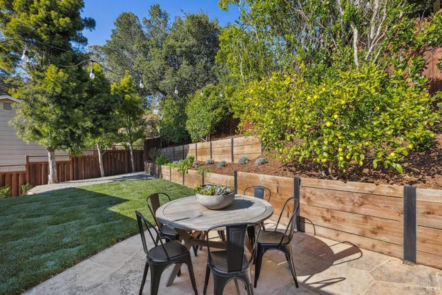 320 Montford Ave, Mill Valley, CA 94941