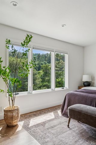 320 Montford Ave, Mill Valley, CA 94941