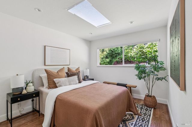 320 Montford Ave, Mill Valley, CA 94941