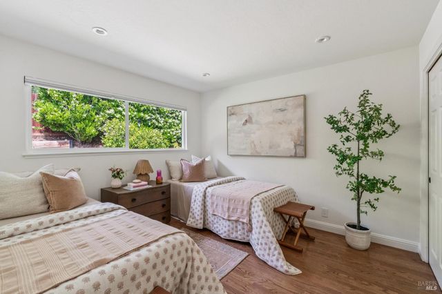 320 Montford Ave, Mill Valley, CA 94941