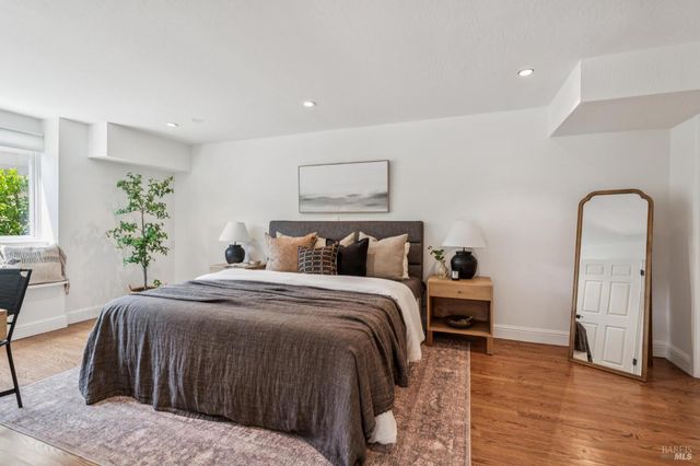 320 Montford Ave, Mill Valley, CA 94941