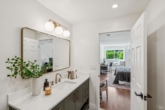 320 Montford Ave, Mill Valley, CA 94941