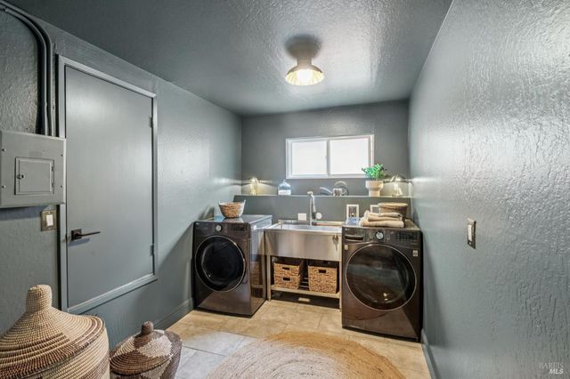 320 Montford Ave, Mill Valley, CA 94941