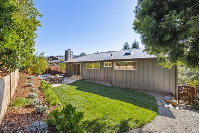 320 Montford Ave, Mill Valley, CA 94941