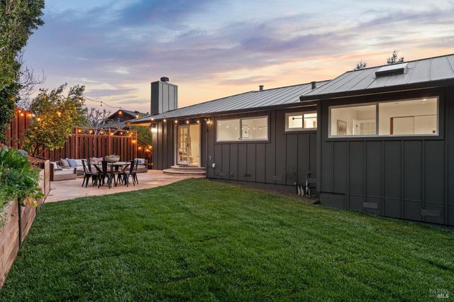 320 Montford Ave, Mill Valley, CA 94941