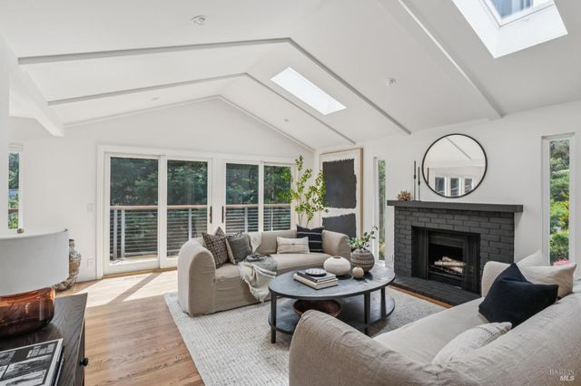 320 Montford Ave, Mill Valley, CA 94941