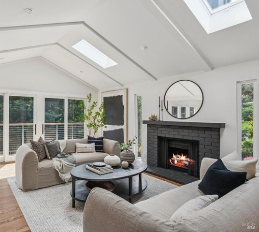 320 Montford Ave, Mill Valley, CA 94941