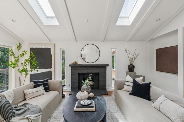 320 Montford Ave, Mill Valley, CA 94941