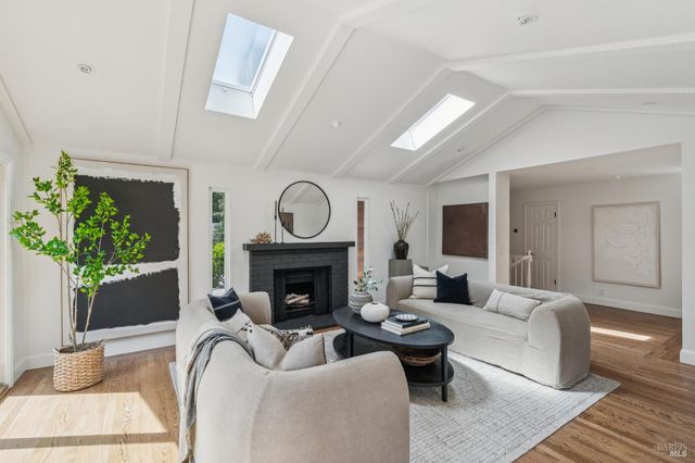 320 Montford Ave, Mill Valley, CA 94941