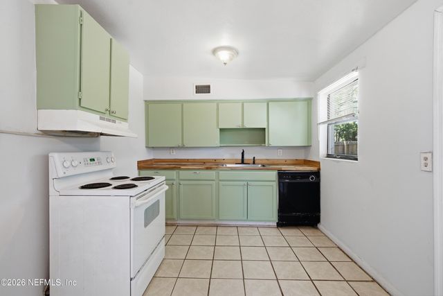 1818 SUNRISE Drive, Jacksonville, FL 32246