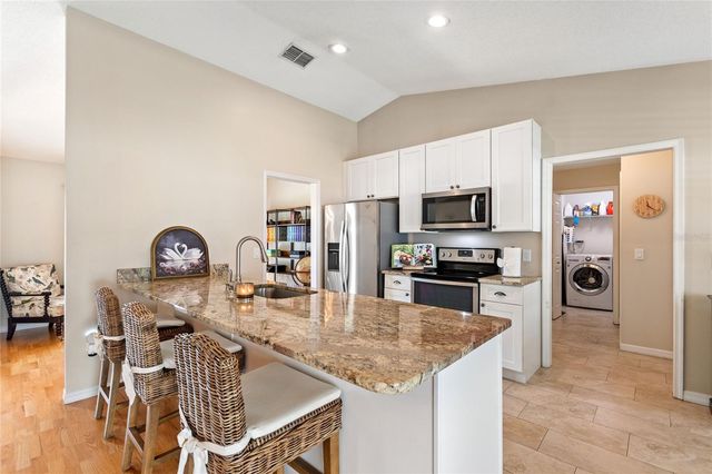 932 YELLOW ROSE DRIVE, Orlando, FL 32818