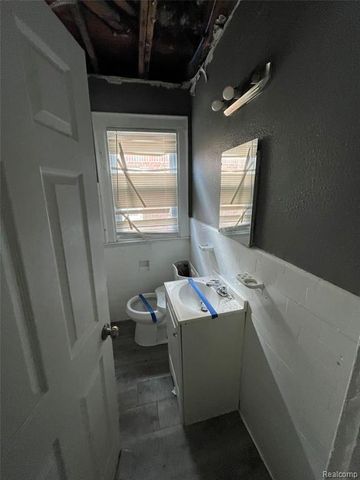 15730 Ohio Street, Detroit, MI 48238