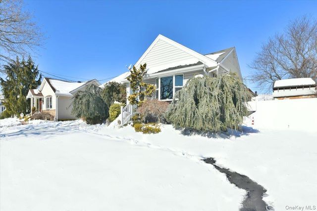 1721 Michael William Road, North Merrick, NY 11566