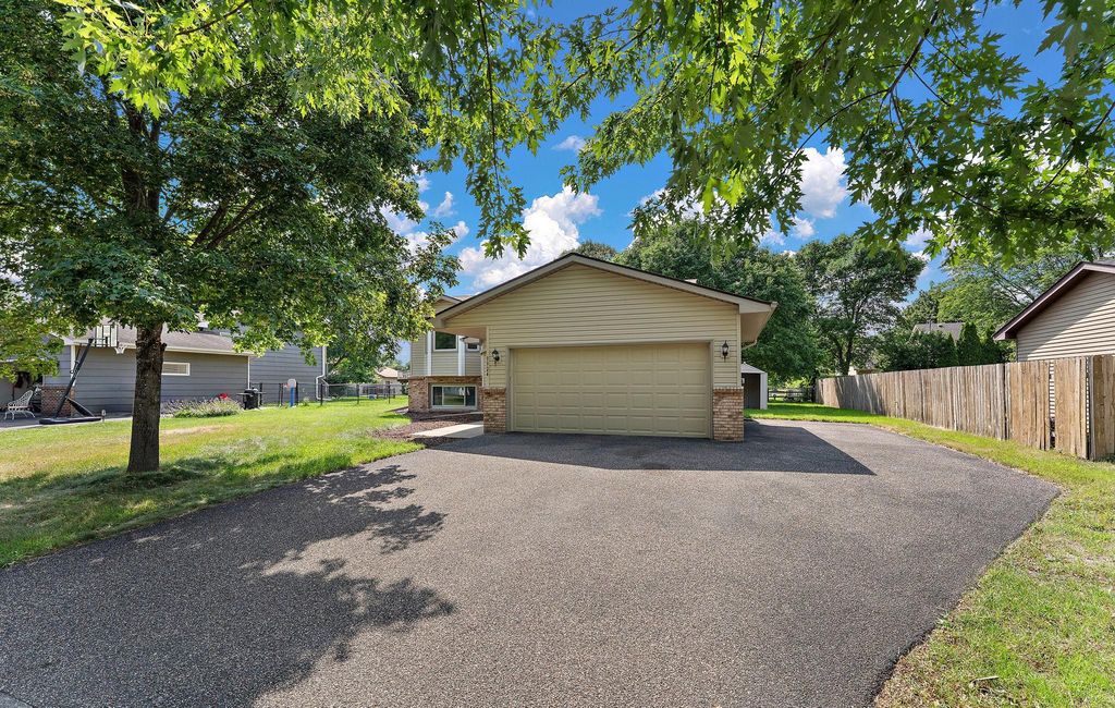 9924 Xebec Street NE, Circle Pines, MN 55014