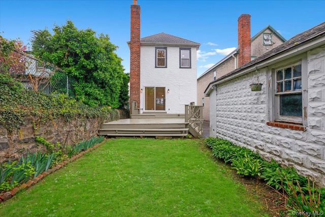 32 Crestmont Avenue, Yonkers, NY 10704