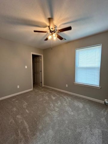 406 E Bonham Street, Tom Bean, TX 75491