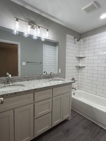 406 E Bonham Street, Tom Bean, TX 75491