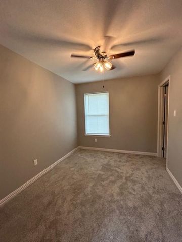 406 E Bonham Street, Tom Bean, TX 75491