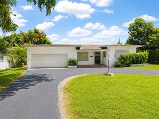 6121 SW 26th St, Miami, FL 33155