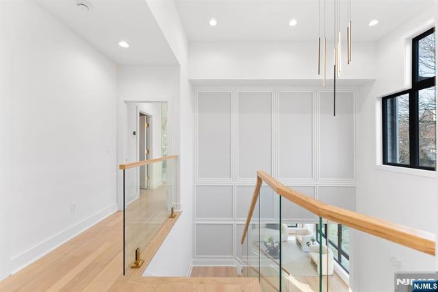 47 Falcon Road, Livingston, NJ 07039