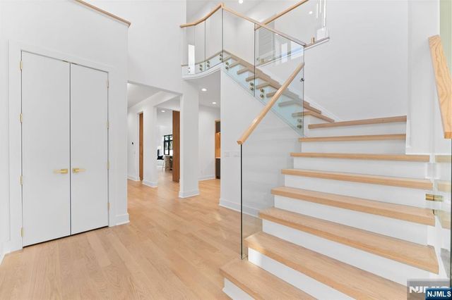 47 Falcon Road, Livingston, NJ 07039