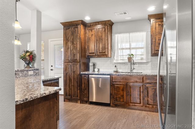 827 S McKinley Avenue, Calera, OK 74730