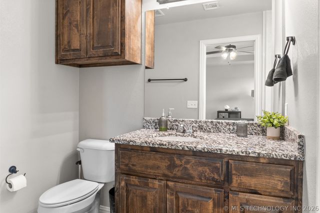 827 S McKinley Avenue, Calera, OK 74730
