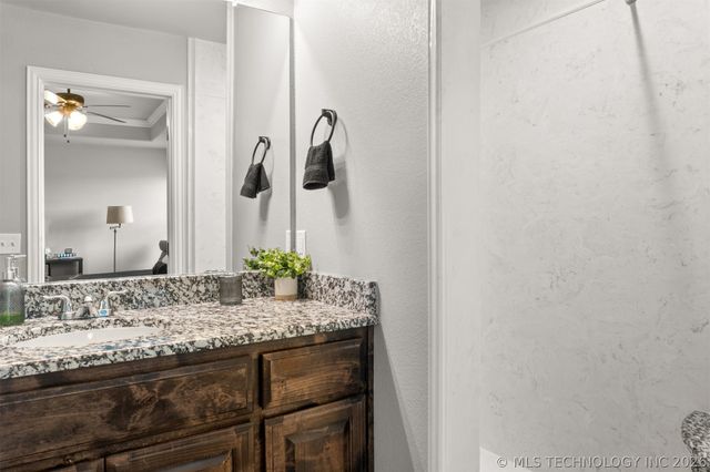 827 S McKinley Avenue, Calera, OK 74730