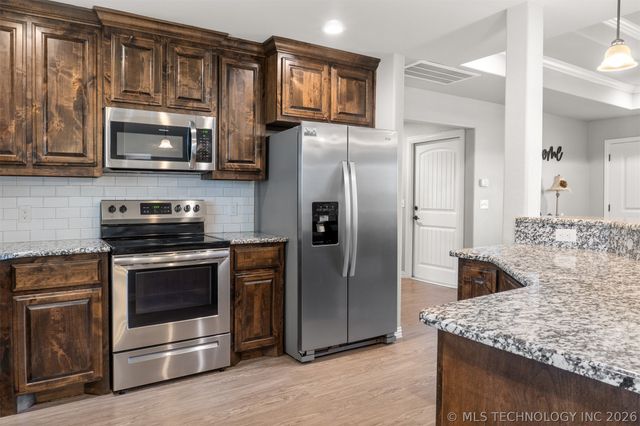 827 S McKinley Avenue, Calera, OK 74730
