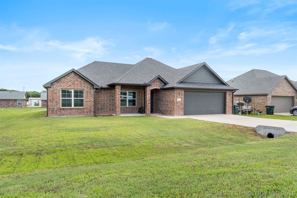 827 S McKinley Avenue, Calera, OK 74730
