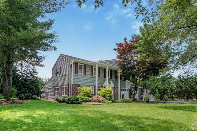 98 Florida Avenue, Commack, NY 11725