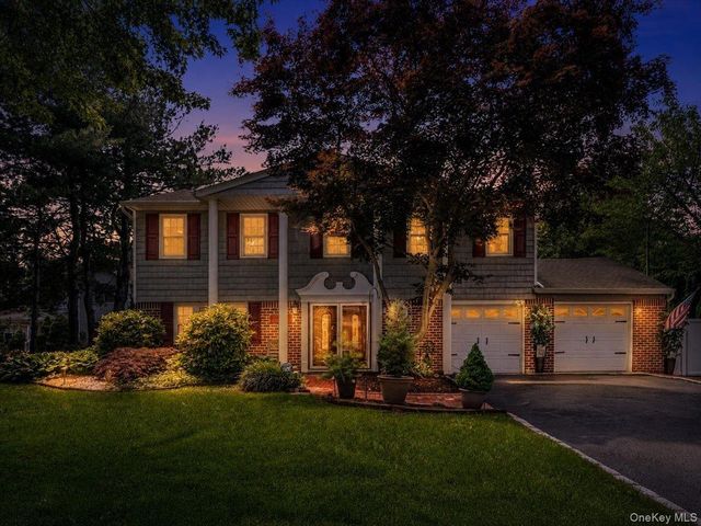 98 Florida Avenue, Commack, NY 11725