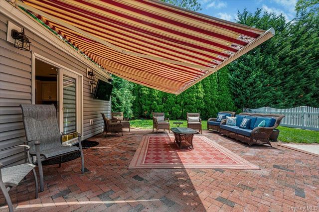 98 Florida Avenue, Commack, NY 11725